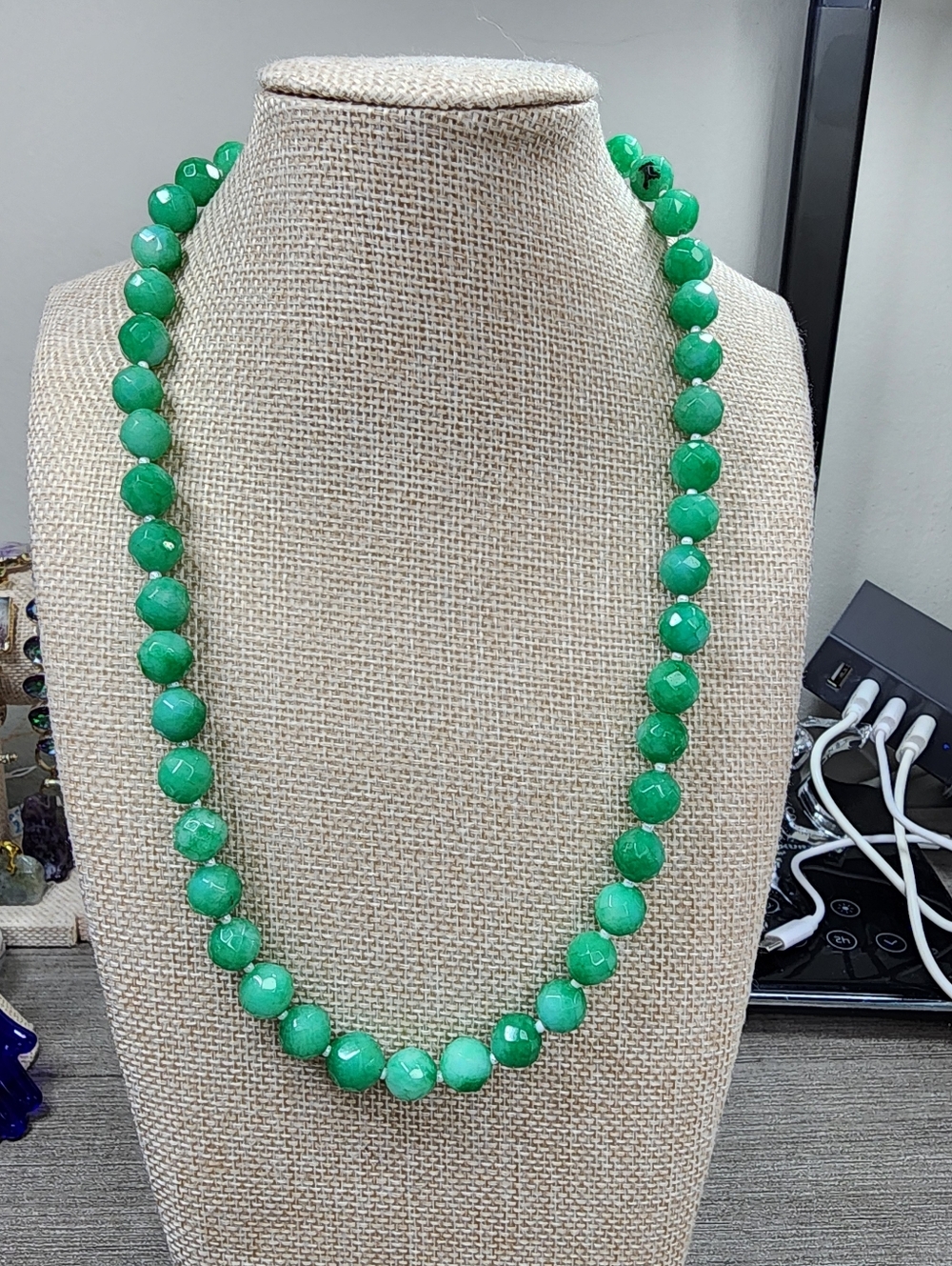 Green Jade Faceted Bead Necklace - Picture 4 of 5